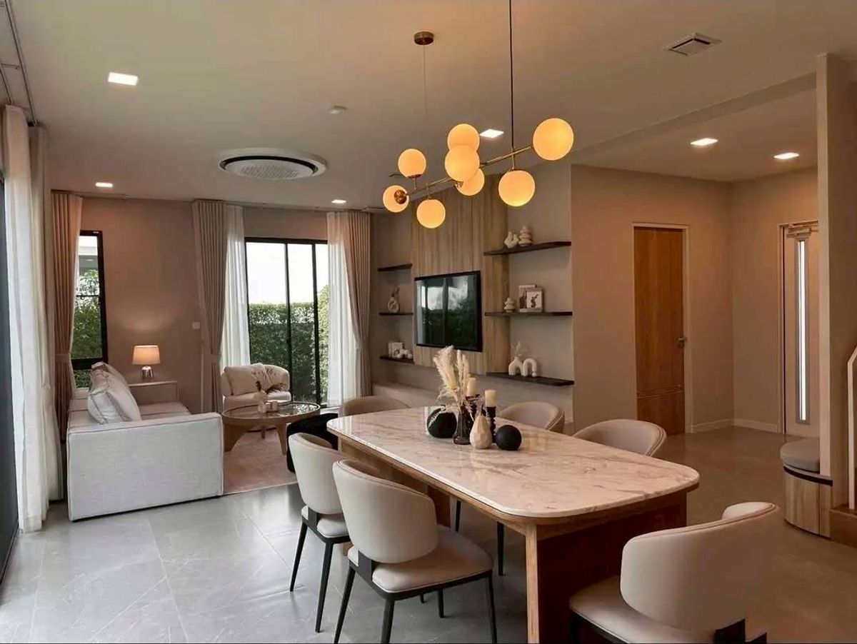 For RentHouseSamut Prakan,Samrong : ♦ Elite Type ♦ Detached house 2 Storey 88.00 sq.w., 283.00 sq.m. | 4 Bedrooms 5 Bathrooms | Near Central Village 9 mins, Suvarnabhumi Airport 24 mins, Assumption Univ 28 mins