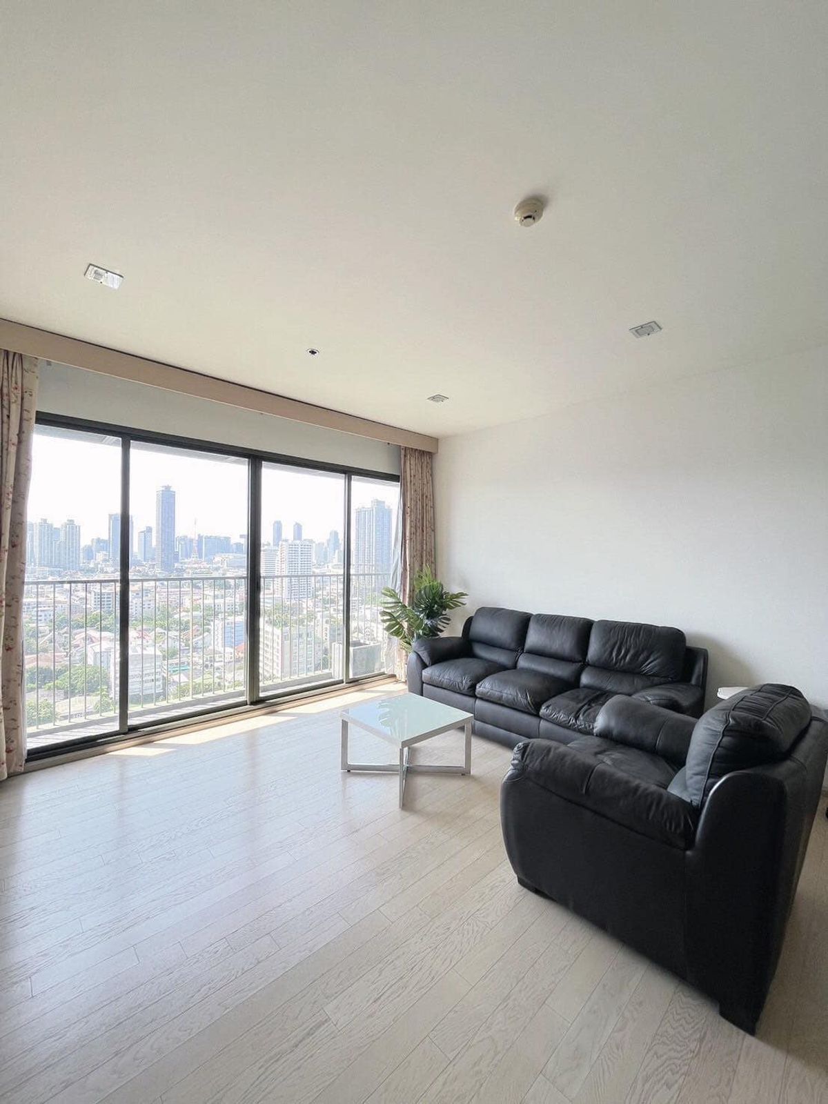 For SaleCondoSukhumvit, Asoke, Thonglor : Noble Solo / 2 Bed Plus (For Sale), Noble Zoro / 2 Bedrooms + Multipurpose Room (Sale) NC007