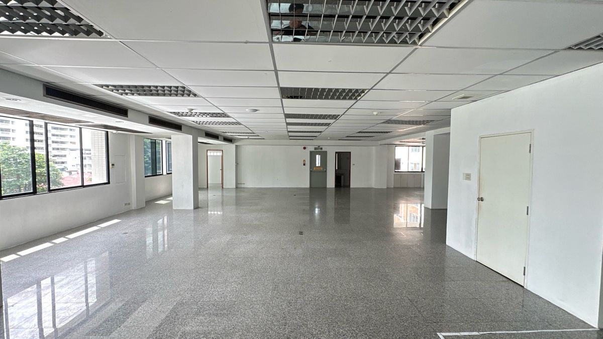 For RentOfficeSathorn, Narathiwat : Office Space for Rent – 150 sq.m. in Sathorn, Next to BTS