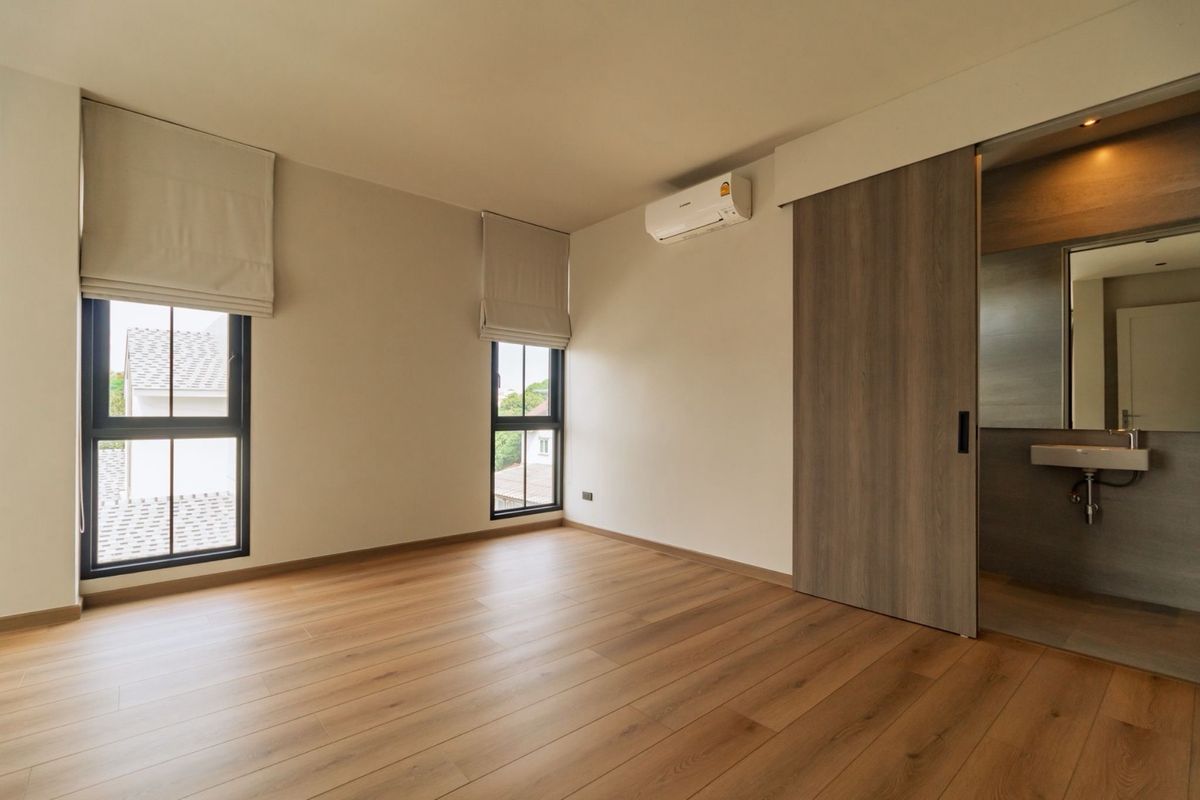 บ้านอ่อนนุช อุดมสุข : ขายพร้อมผู้เช่า 28/2/2570
บ้านหรูทำเลทองใจกลางย่านปรีดี บ้านหรูพร้อมสระว่ายน้ำส่วนตัว ออกแบบเพื่อการพักผ่อนอย่างแท้จริง โอบล้อมด้วยแหล่งชุมชนที่สะดวกสบาย ใช้ชีวิตง่ายดายด้วยการเดินทางที่เชื่อมต่อได้ทุกที่ ใกล้ทางด่วนและสิ่งอำนวยความสะดวกครบครัน