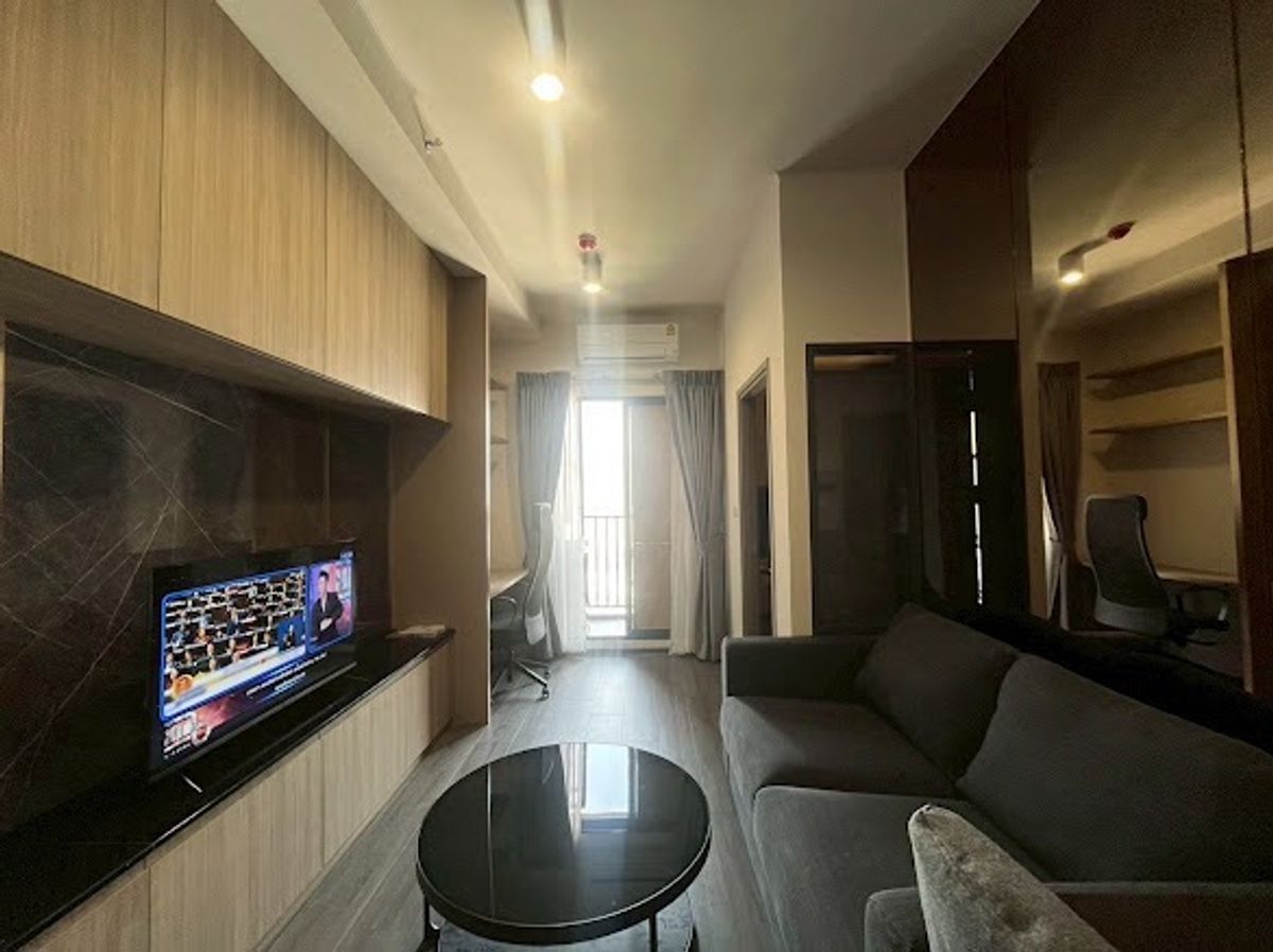 ให้เช่าคอนโดคลองเตย กล้วยน้ำไท : For Rent!! Ideo Sukhumvit - Rama 4 🚗 Free Shuttle Service to BTS Phra Khanong💰 Rent : 23,000 THB/month📏 1 Bedroom | 35.17 sq.m.📞 Contact : Aomam (Agent) Tel./Line ID : 095-587-1692 WhatsApp : +66 95 587 1692