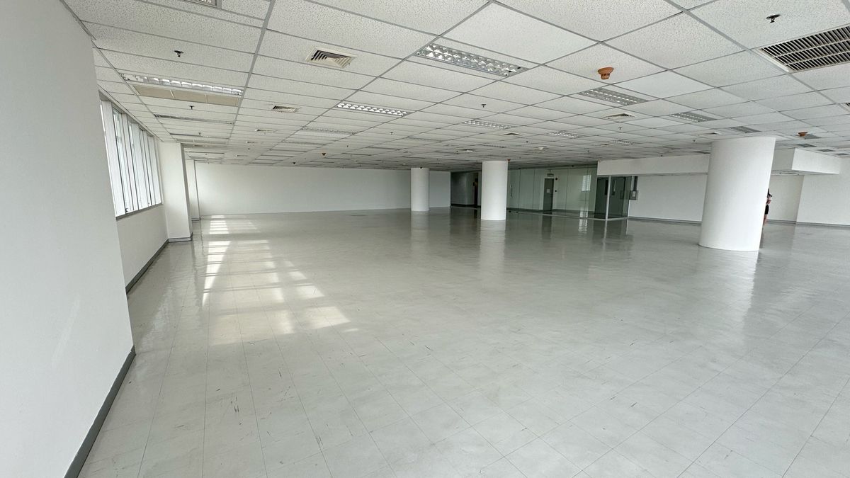 ให้เช่าสำนักงานสาทร นราธิวาส : ให้เช่าสำนักงาน 449 ตร.ม. ย่านสาทร ติด BTS