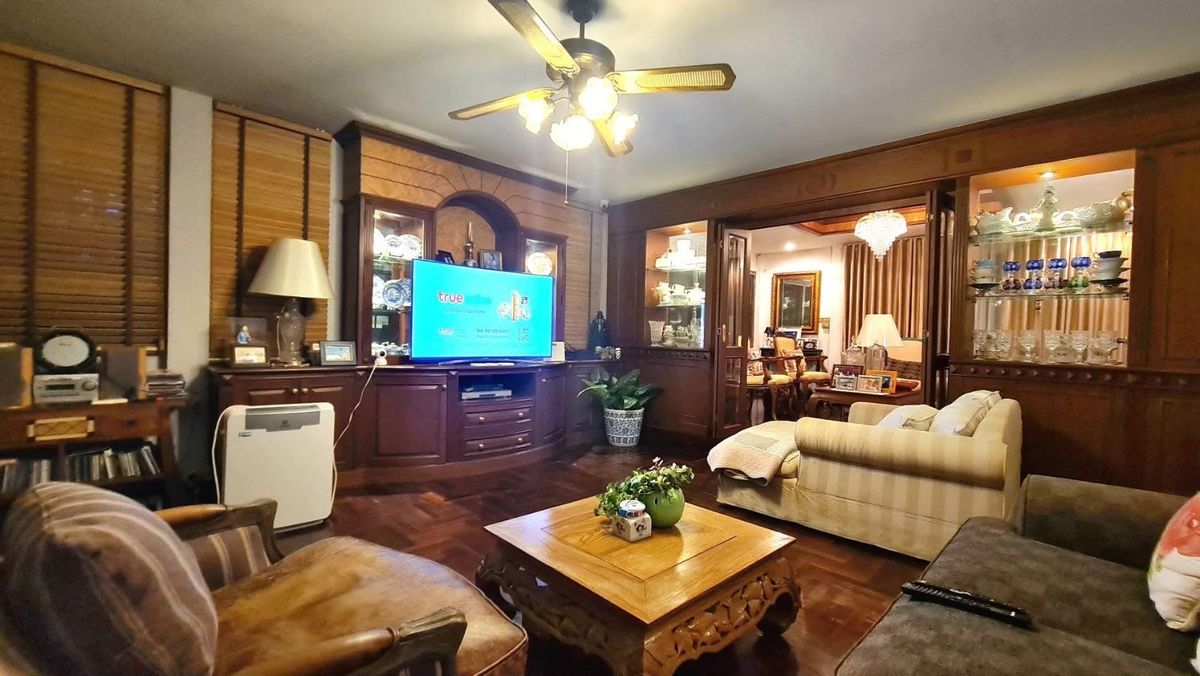 ขายบ้านลาดพร้าว เซ็นทรัลลาดพร้าว : ขาย บ้านหรู ลาดพร้าว 42 ใกล้ BTS สถานีภาวนา ทำเป็น โฮมออฟฟิศ ได้