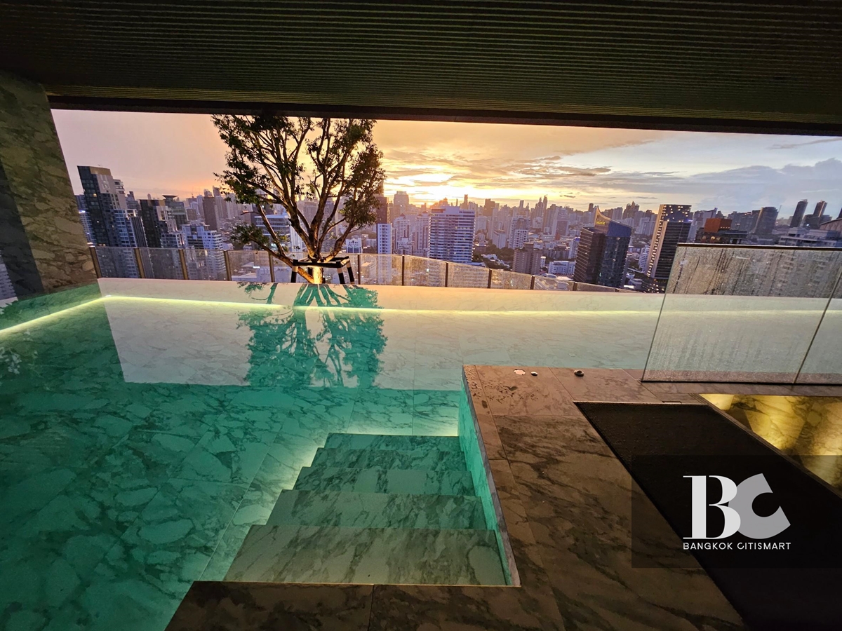 For RentCondoSukhumvit, Asoke, Thonglor : 🔥Urgent Sale🔥 Rhythm Ekkamai Estate* Near BTS Ekkamai, fully furnished, ready to move in