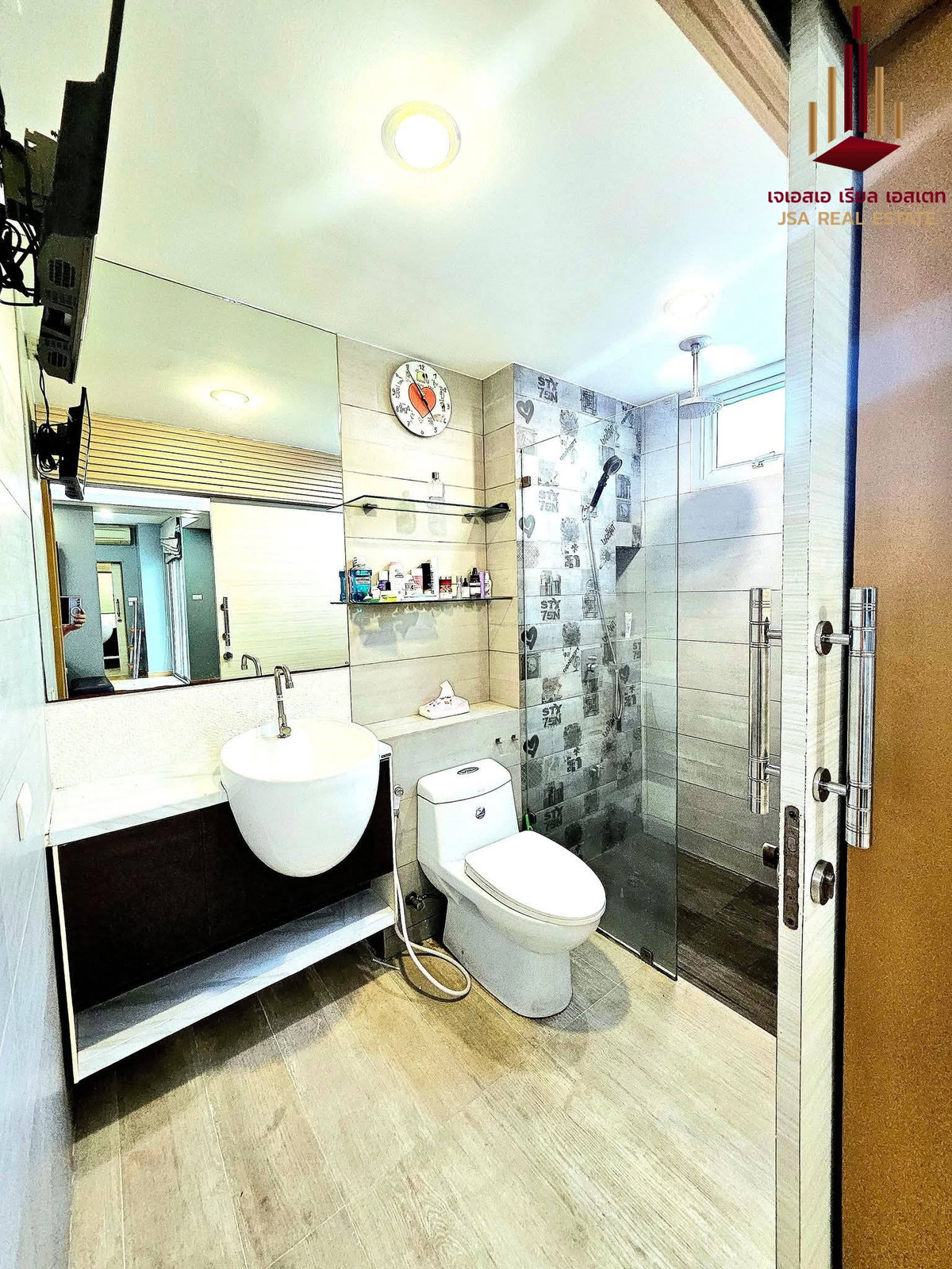 ให้เช่าคอนโดรัชดา ห้วยขวาง :  ✨ For Rent: Baan Klang Krung Resort Ratchada 7 Condo ✨  💰 Only 17,900 THB/month