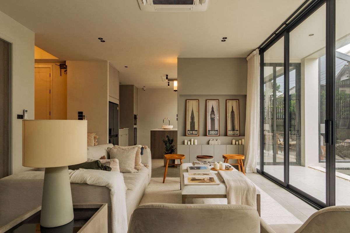 บ้านอ่อนนุช อุดมสุข : ขายพร้อมผู้เช่า 28/2/2570
บ้านหรูทำเลทองใจกลางย่านปรีดี บ้านหรูพร้อมสระว่ายน้ำส่วนตัว ออกแบบเพื่อการพักผ่อนอย่างแท้จริง โอบล้อมด้วยแหล่งชุมชนที่สะดวกสบาย ใช้ชีวิตง่ายดายด้วยการเดินทางที่เชื่อมต่อได้ทุกที่ ใกล้ทางด่วนและสิ่งอำนวยความสะดวกครบครัน