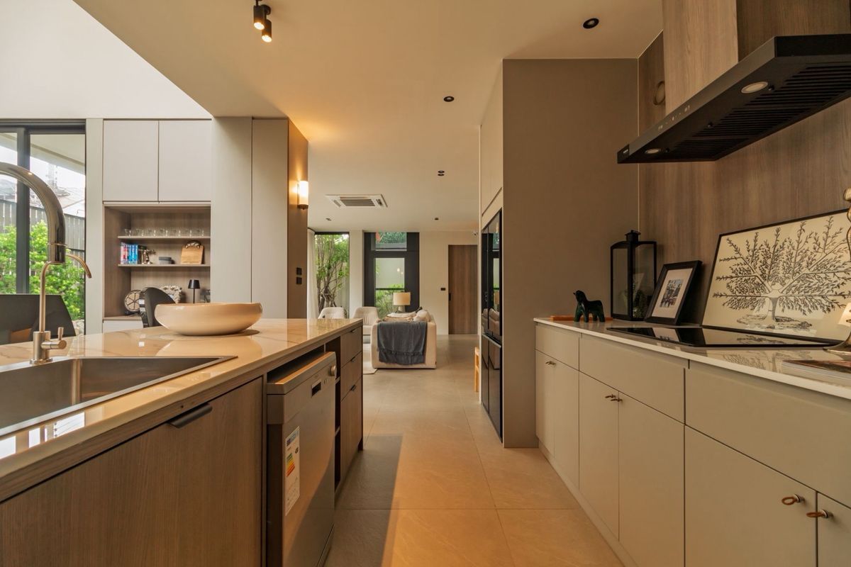 บ้านอ่อนนุช อุดมสุข : ขายพร้อมผู้เช่า 28/2/2570
บ้านหรูทำเลทองใจกลางย่านปรีดี บ้านหรูพร้อมสระว่ายน้ำส่วนตัว ออกแบบเพื่อการพักผ่อนอย่างแท้จริง โอบล้อมด้วยแหล่งชุมชนที่สะดวกสบาย ใช้ชีวิตง่ายดายด้วยการเดินทางที่เชื่อมต่อได้ทุกที่ ใกล้ทางด่วนและสิ่งอำนวยความสะดวกครบครัน