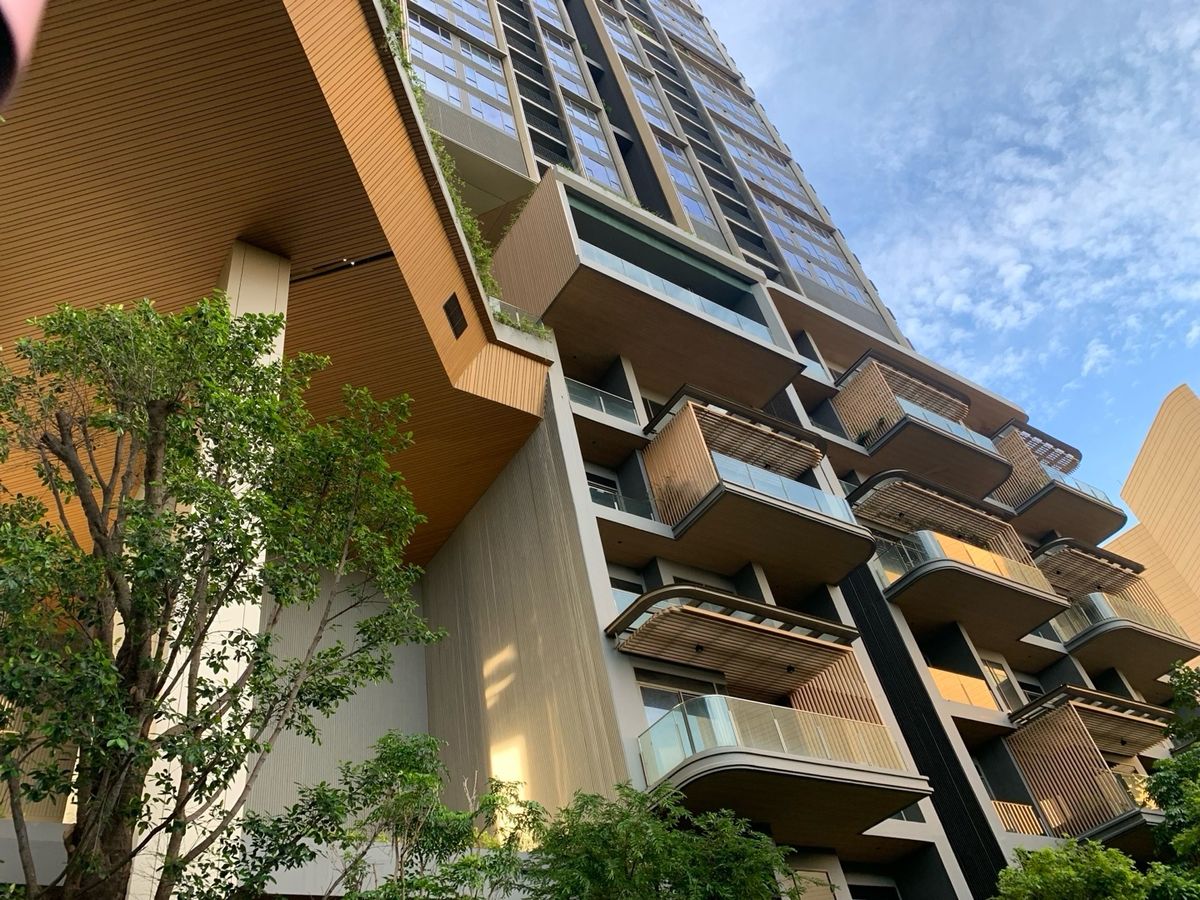 ให้เช่าคอนโดบางนา แบริ่ง ลาซาล : 👑 Supreme Privilege of Luxury, one of a kind in Thailand — a condominium with a real 30-rai forest 🌳🌳