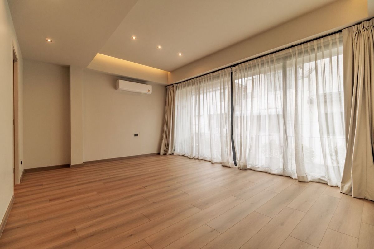 บ้านอ่อนนุช อุดมสุข : ขายพร้อมผู้เช่า 28/2/2570
บ้านหรูทำเลทองใจกลางย่านปรีดี บ้านหรูพร้อมสระว่ายน้ำส่วนตัว ออกแบบเพื่อการพักผ่อนอย่างแท้จริง โอบล้อมด้วยแหล่งชุมชนที่สะดวกสบาย ใช้ชีวิตง่ายดายด้วยการเดินทางที่เชื่อมต่อได้ทุกที่ ใกล้ทางด่วนและสิ่งอำนวยความสะดวกครบครัน