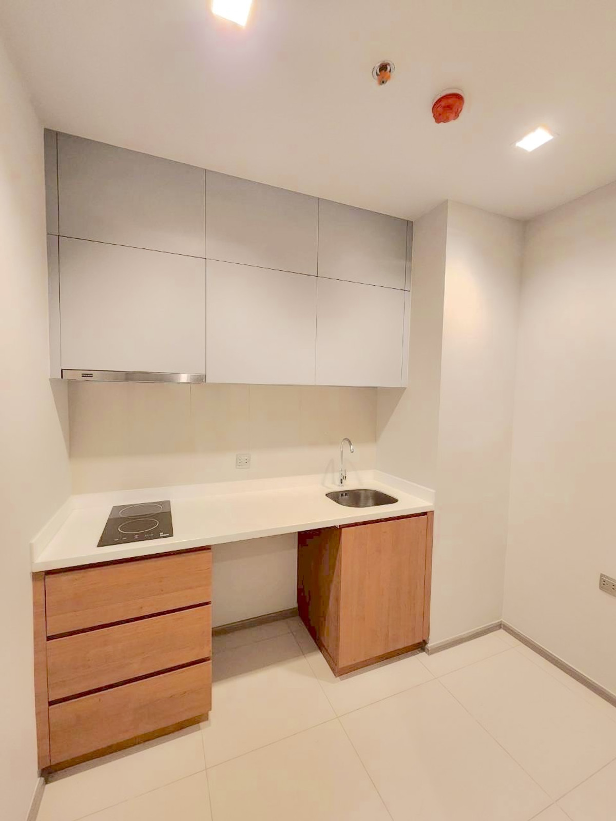 ขายคอนโดพระราม 9 เพชรบุรีตัดใหม่ RCA :  🔥 ด่วน 🔥 ถูกมาก แต่งสวย ตรงปก พร้อมปิดดิว พร้อมจบ ต่อลองได้เลย 