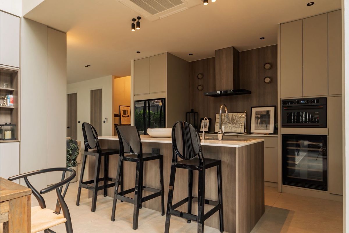 บ้านอ่อนนุช อุดมสุข : ขายพร้อมผู้เช่า 28/2/2570
บ้านหรูทำเลทองใจกลางย่านปรีดี บ้านหรูพร้อมสระว่ายน้ำส่วนตัว ออกแบบเพื่อการพักผ่อนอย่างแท้จริง โอบล้อมด้วยแหล่งชุมชนที่สะดวกสบาย ใช้ชีวิตง่ายดายด้วยการเดินทางที่เชื่อมต่อได้ทุกที่ ใกล้ทางด่วนและสิ่งอำนวยความสะดวกครบครัน