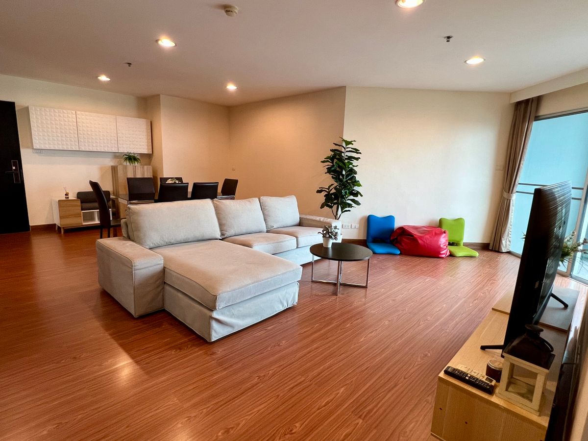 ให้เช่าคอนโดพระราม 9 เพชรบุรีตัดใหม่ RCA : *Owner Post* 3-bedroom condo at Belle Grand Rama 9