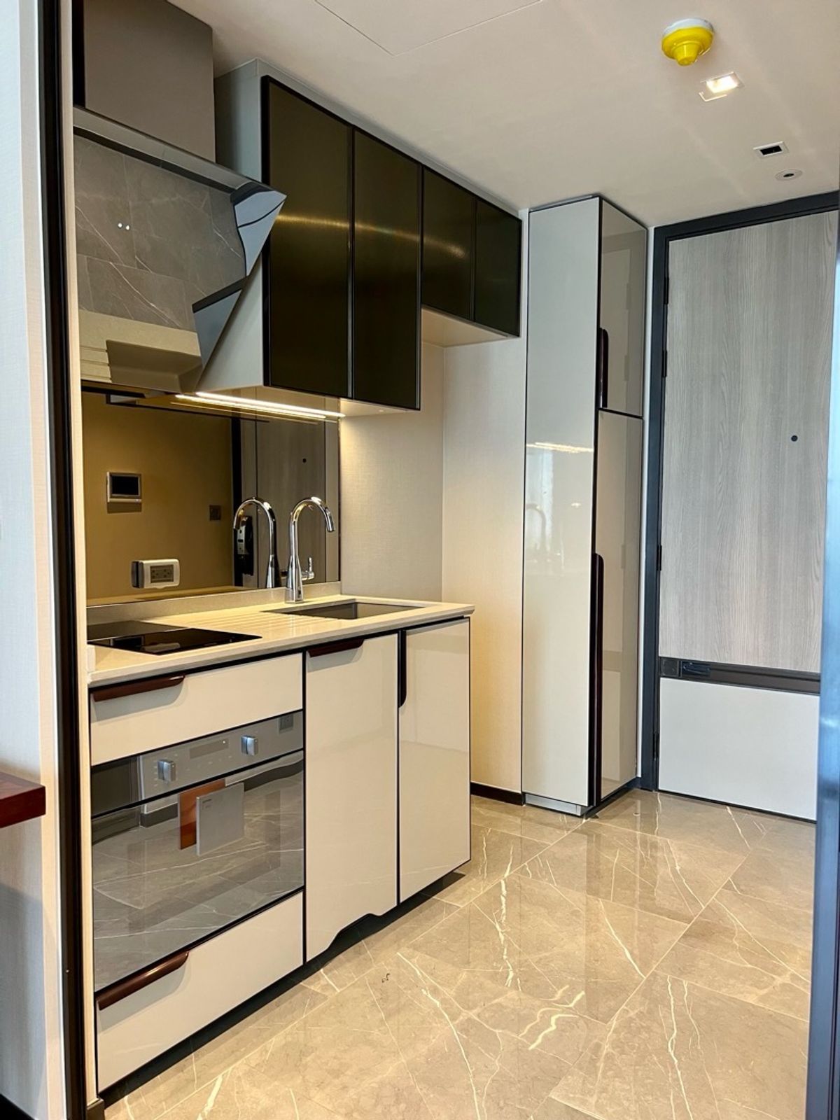 ให้เช่าคอนโดสุขุมวิท อโศก ทองหล่อ : 🔥ให้เช่าด่วน🔥เดอะ รีเซิร์ฟ สุขุมวิท 61 ห้องแต่งหรู เฟอร์นิเจอร์ครบพร้อมเข้าอยู่ ใกล้รถไฟฟ้า BTS เอกมัย