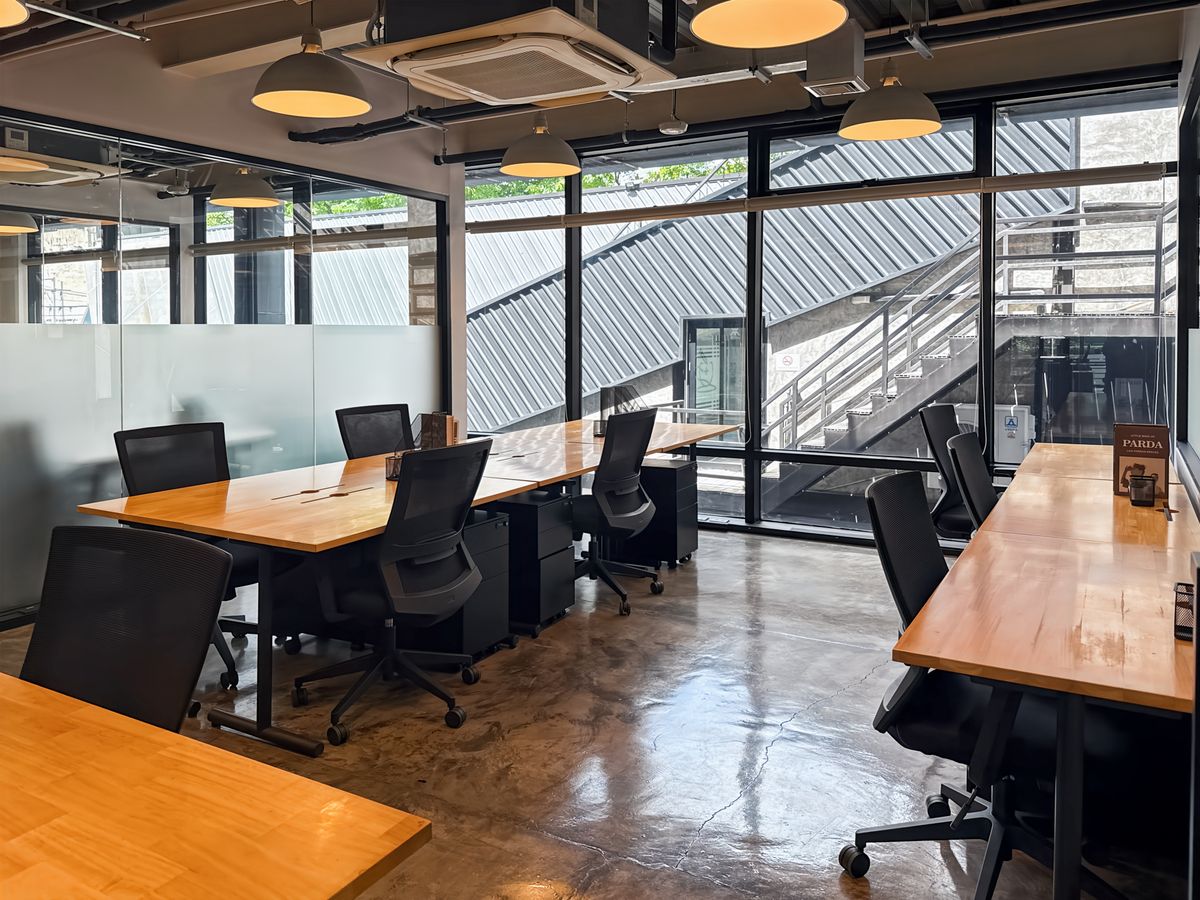ให้เช่าสำนักงานราชเทวี พญาไท : ค้นหาพื้นที่สำนักงานเปิดใน Spaces Suthi Building สำหรับ 15 คนที่มีทุกอย่างดูแลให้
