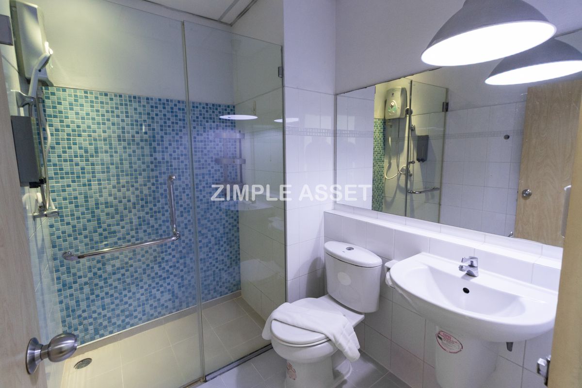 For RentSathorn, Narathiwat : Line ID: @zimple_asset Apartment on North Sathorn Road, Fully Furnished, ICONSIAM View, Quiet & Secure, near BTS Saphan Taksin, Short-term Lease Available.