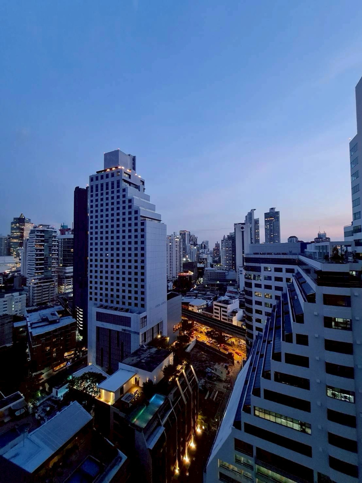 ให้เช่าคอนโดสุขุมวิท อโศก ทองหล่อ : (ปล่อยเช่า) 🟢คอนโด Edge สุขุมวิท 23 I 1-BR เฟอร์+เครื่องใช้ไฟฟ้าครบ ㅡ  ใกล้🚆BTS  อโศก / MRT สุขุมวิท