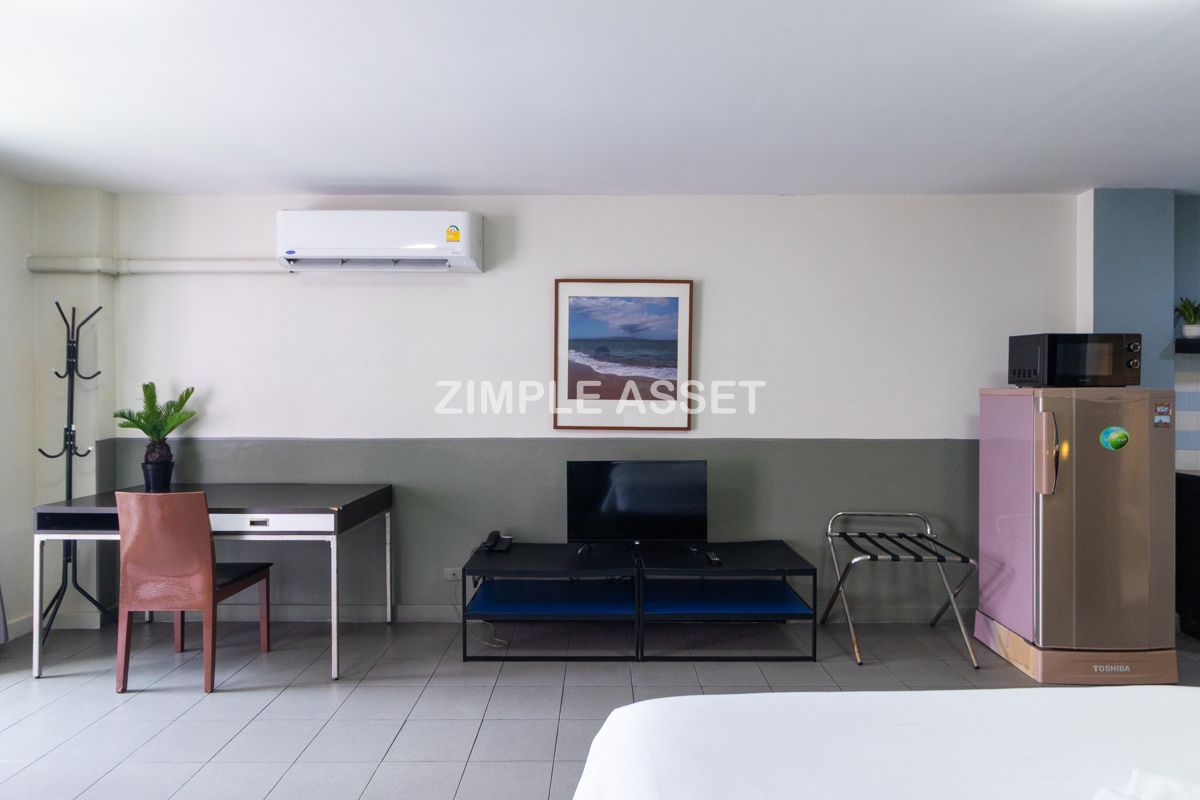 For RentSathorn, Narathiwat : Line ID: @zimple_asset Apartment on North Sathorn Road, Fully Furnished, ICONSIAM View, Quiet & Secure, near BTS Saphan Taksin, Short-term Lease Available.