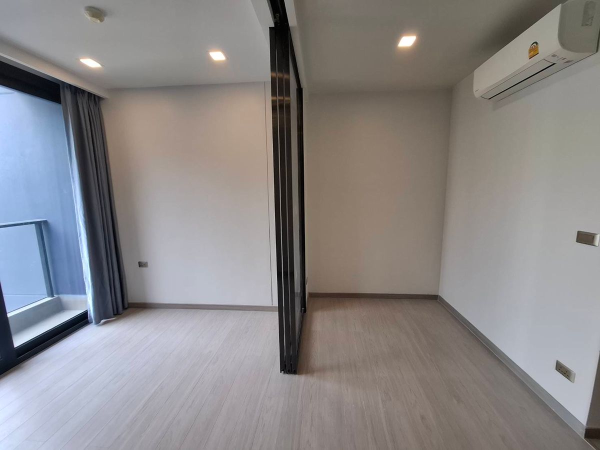 ขายคอนโดพระราม 9 เพชรบุรีตัดใหม่ RCA : ส่งต่อห้องจากโครงการ ห้องสตูที่กั้นส่วนแบบน่าอยู่