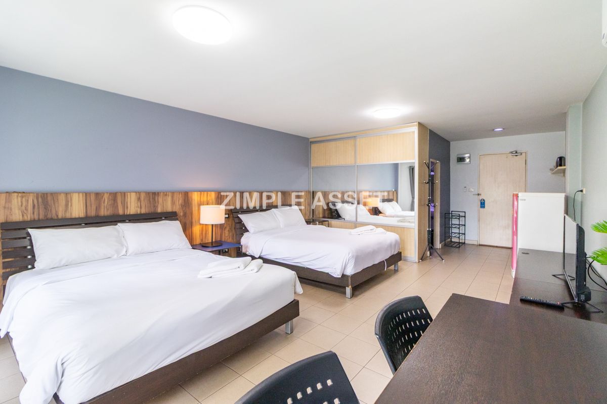 For RentSathorn, Narathiwat : Line ID: @zimple_asset Apartment on North Sathorn Road, Fully Furnished, ICONSIAM View, Quiet & Secure, near BTS Saphan Taksin, Short-term Lease Available.