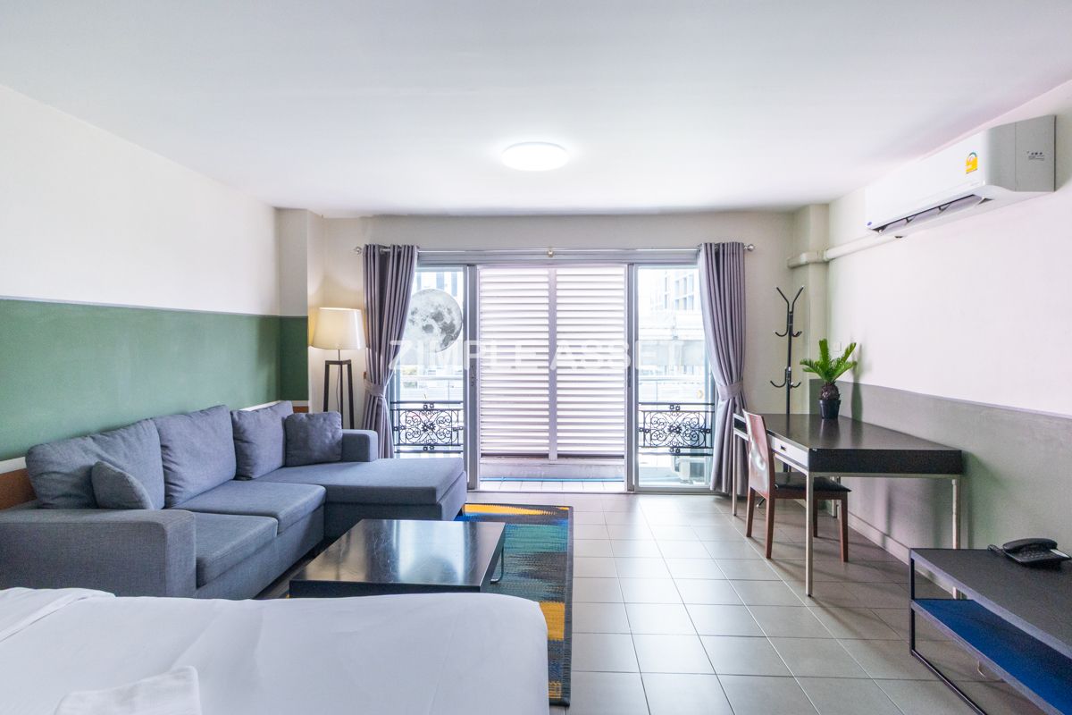 For RentSathorn, Narathiwat : Line ID: @zimple_asset Apartment on North Sathorn Road, Fully Furnished, ICONSIAM View, Quiet & Secure, near BTS Saphan Taksin, Short-term Lease Available.