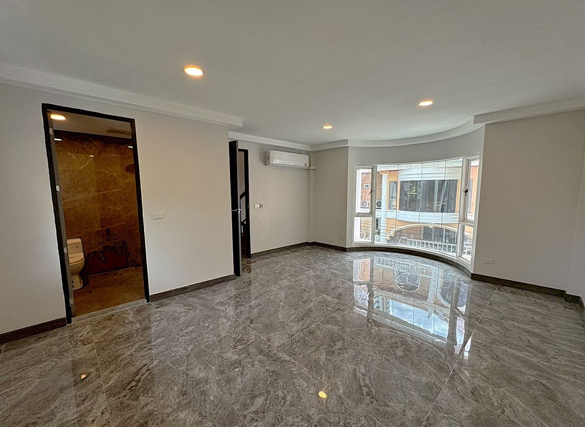 For RentTownhomeSukhumvit, Asoke, Thonglor : ⭐🌟 Luxury Townhouse for Rent in Thonglor – Brand New Condition ** NO CO-AGENT ** 