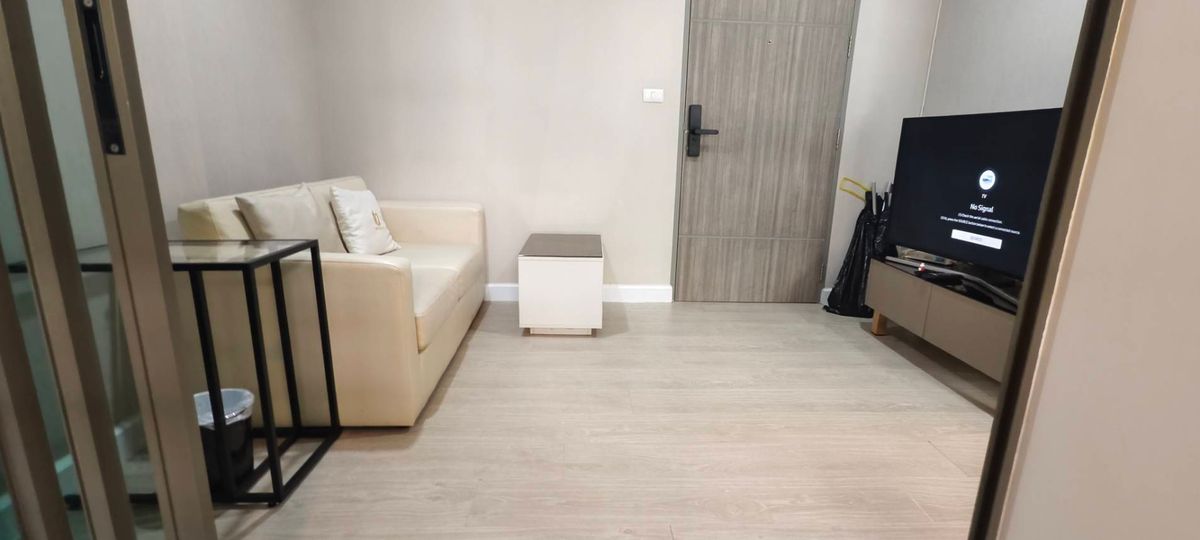 For RentCondoRatchadapisek, Huaikwang, Suttisan : Condo for rent at Metroluxe Ratchada, near MRT Huai Khwang.