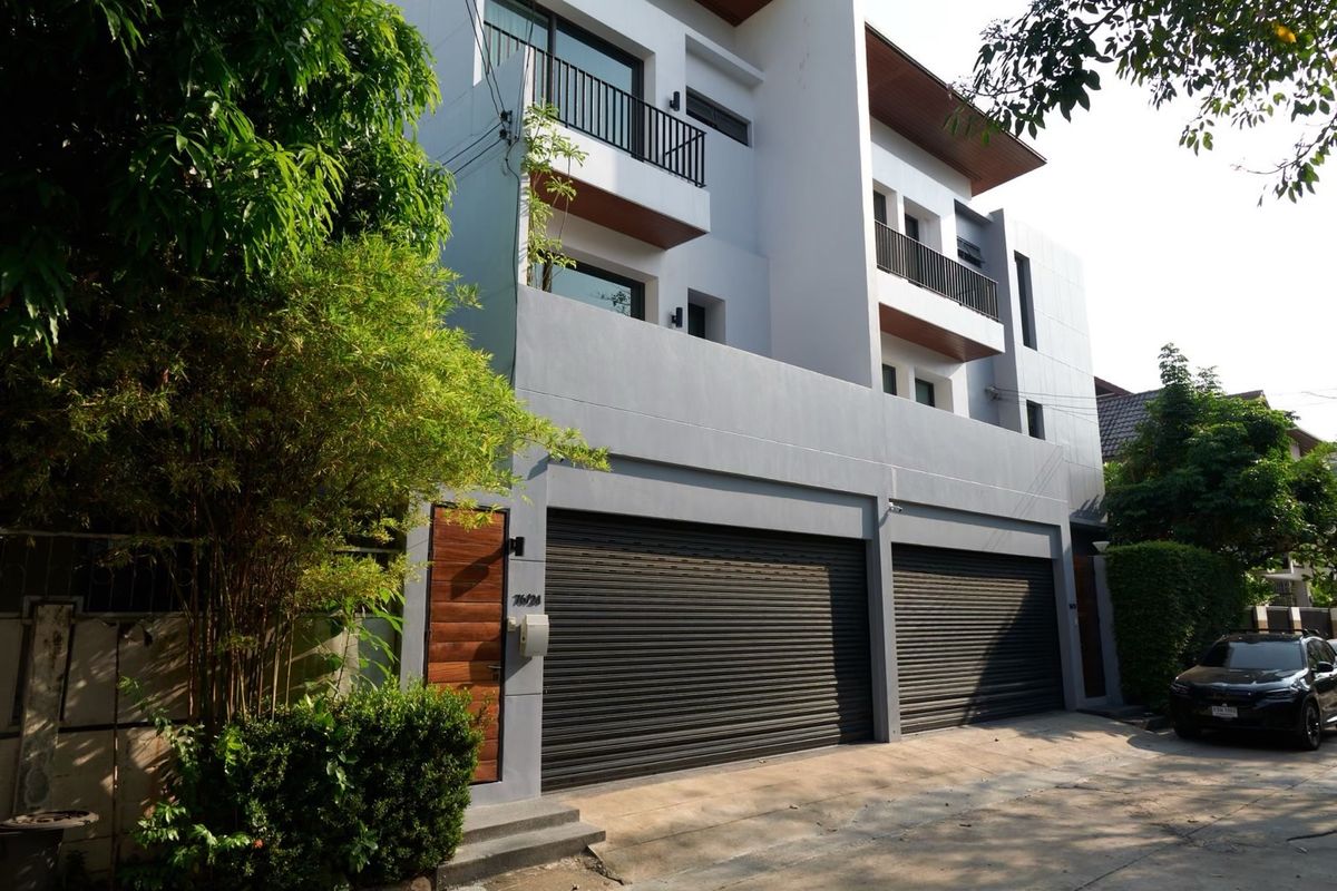 For RentTownhomeSukhumvit, Asoke, Thonglor : ‼ ️Sukhumvit 39 House‼ ️ (Phromphan) 💎Loft House Available for RENT