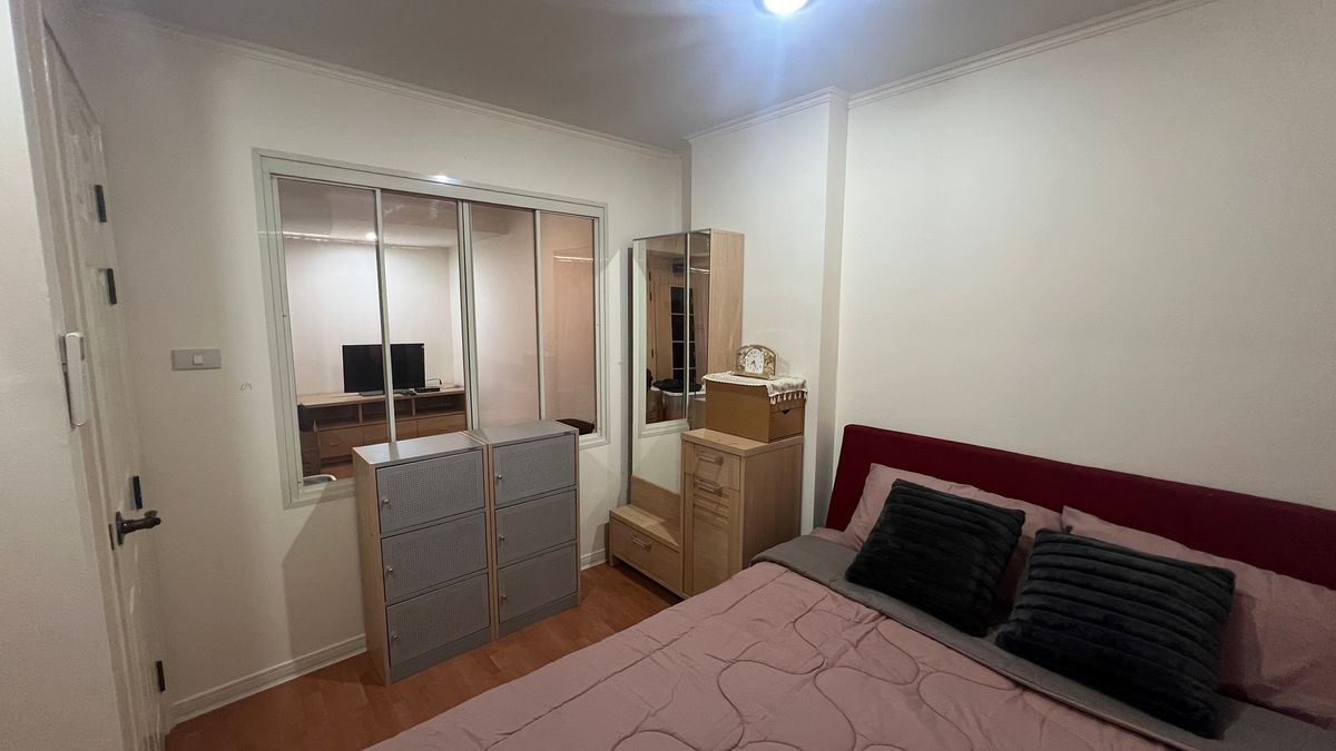 For RentCondoRatchadapisek, Huaikwang, Suttisan : Renting Lumpini Place Ram Inthra - Laksi is fully decorated.