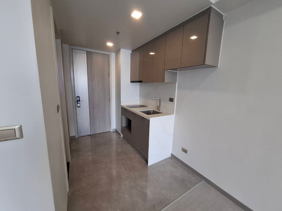 ขายคอนโดพระราม 9 เพชรบุรีตัดใหม่ RCA : ส่งต่อห้องจากโครงการ ห้องสตูที่กั้นส่วนแบบน่าอยู่