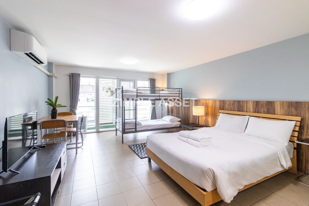 For RentSathorn, Narathiwat : Line ID: @zimple_asset Apartment on North Sathorn Road, Fully Furnished, ICONSIAM View, Quiet & Secure, near BTS Saphan Taksin, Short-term Lease Available.