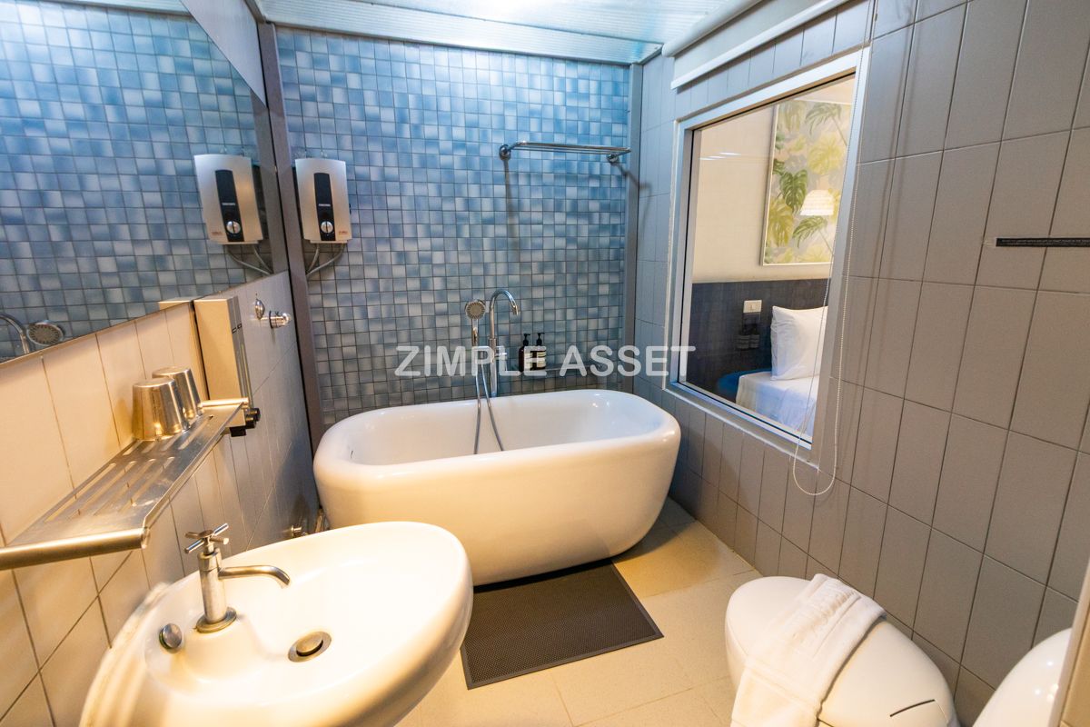 For RentSathorn, Narathiwat : Line ID: @zimple_asset Apartment on North Sathorn Road, Fully Furnished, ICONSIAM View, Quiet & Secure, near BTS Saphan Taksin, Short-term Lease Available.