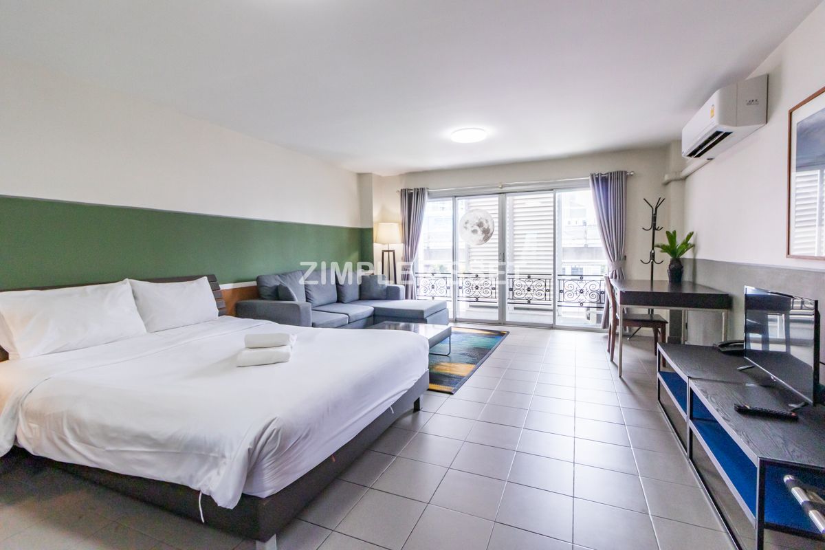 For RentSathorn, Narathiwat : Line ID: @zimple_asset Apartment on North Sathorn Road, Fully Furnished, ICONSIAM View, Quiet & Secure, near BTS Saphan Taksin, Short-term Lease Available.