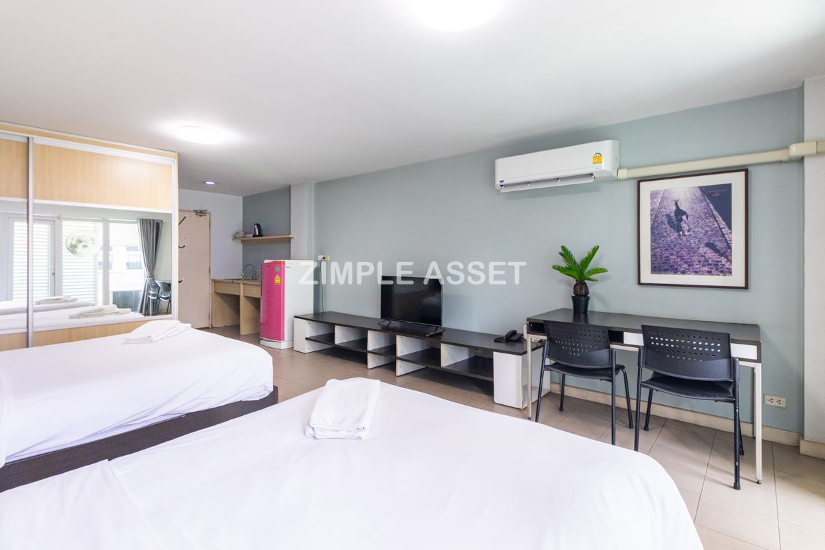 For RentSathorn, Narathiwat : Line ID: @zimple_asset Apartment on North Sathorn Road, Fully Furnished, ICONSIAM View, Quiet & Secure, near BTS Saphan Taksin, Short-term Lease Available.