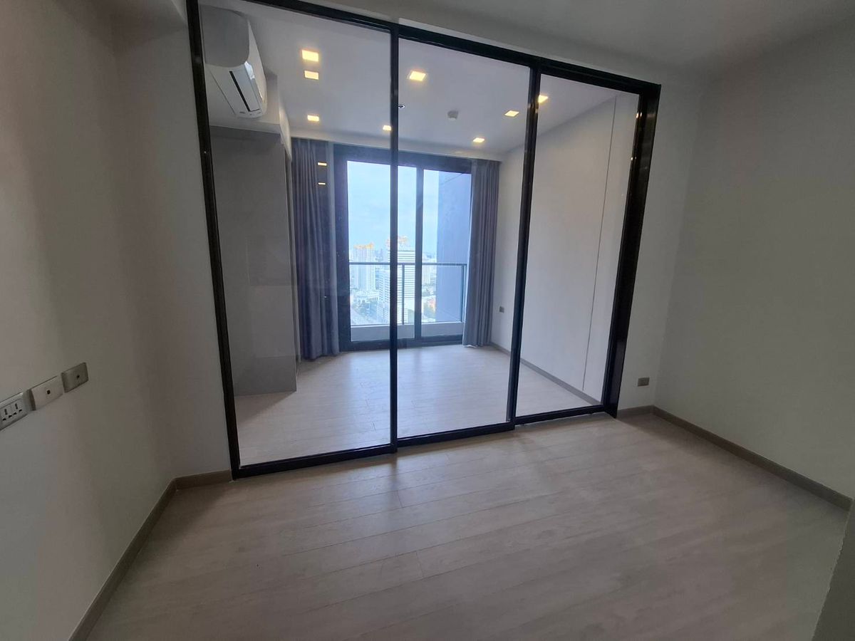 ขายคอนโดพระราม 9 เพชรบุรีตัดใหม่ RCA : ส่งต่อห้องจากโครงการ ห้องสตูที่กั้นส่วนแบบน่าอยู่