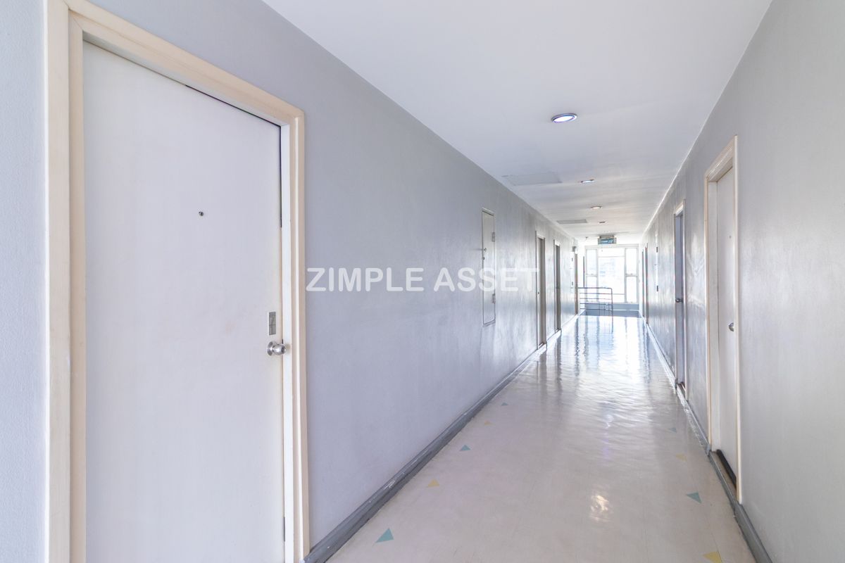 For RentSathorn, Narathiwat : Line ID: @zimple_asset Apartment on North Sathorn Road, Fully Furnished, ICONSIAM View, Quiet & Secure, near BTS Saphan Taksin, Short-term Lease Available.