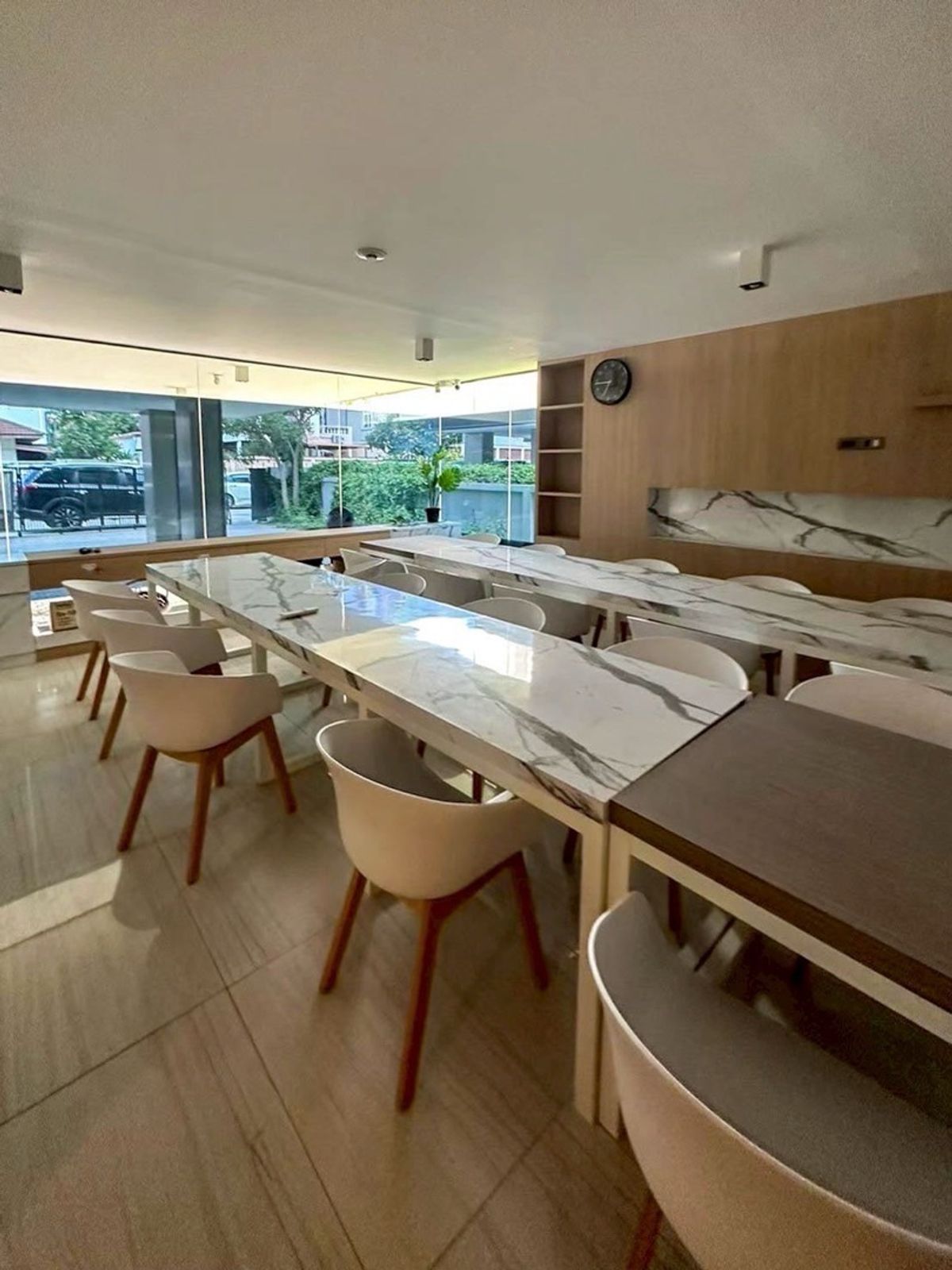 ให้เช่าโฮมออฟฟิศพระราม 9 เพชรบุรีตัดใหม่ RCA : The Element Rama 9 ใกล้The nineเพียง150 เมตร 450sq.m.  5 ชั้นมีลิฟท์ +KTV ว่างพร้อมอยู่