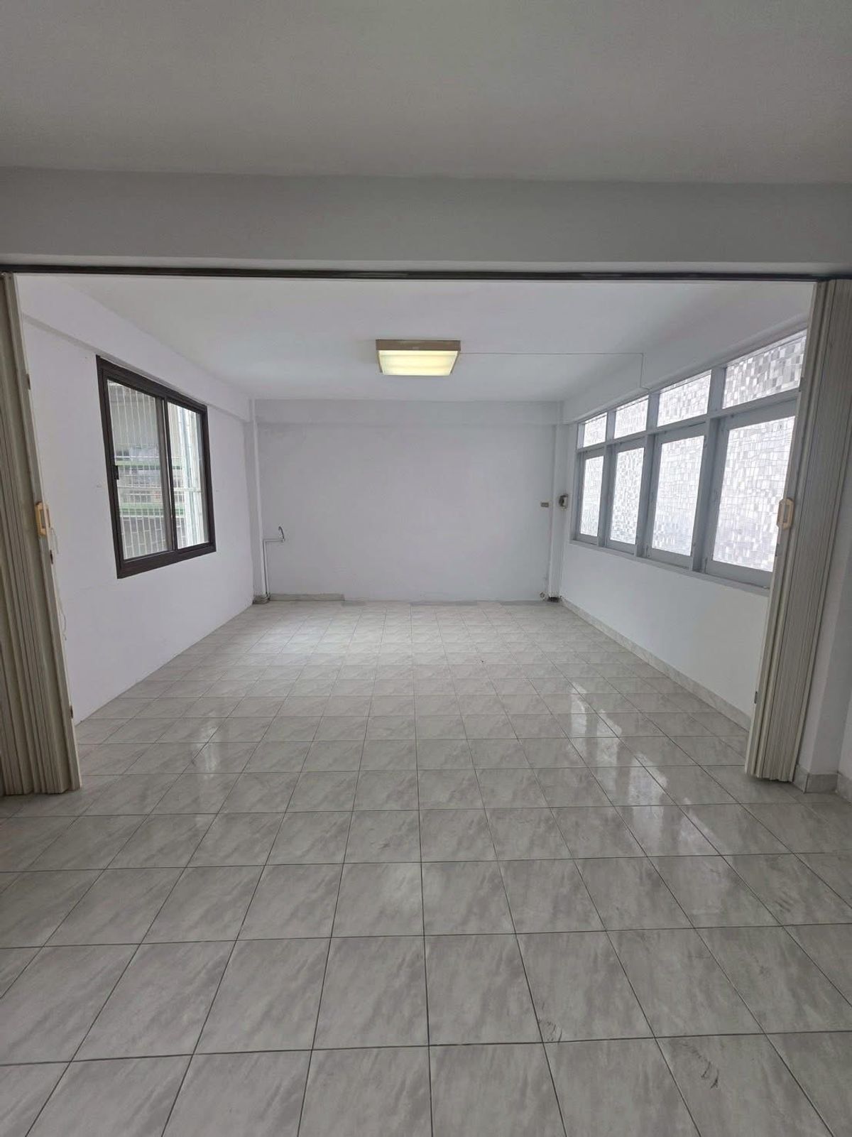 ให้เช่าโฮมออฟฟิศสาทร นราธิวาส : ให้เช่า โฮมออฟฟิศ ใกล้รถไฟฟ้าคลองเตย เชื่อมต่อ พระราม4 สาทร สีลม สุขุมวิท