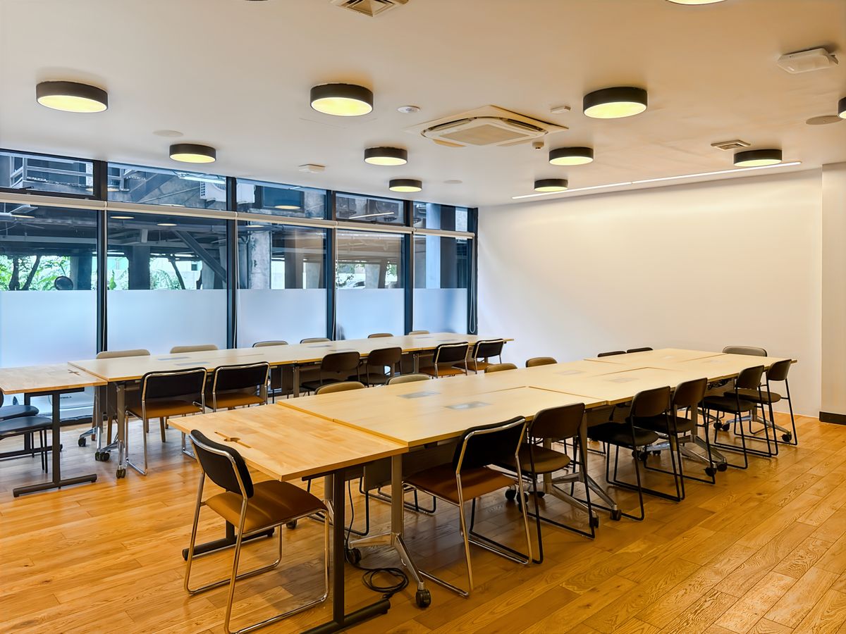 ให้เช่าสำนักงานราชเทวี พญาไท : สำนักงานเปิดแบบออกแบบสวยงามสำหรับ 10 คนใน Spaces Suthi Building