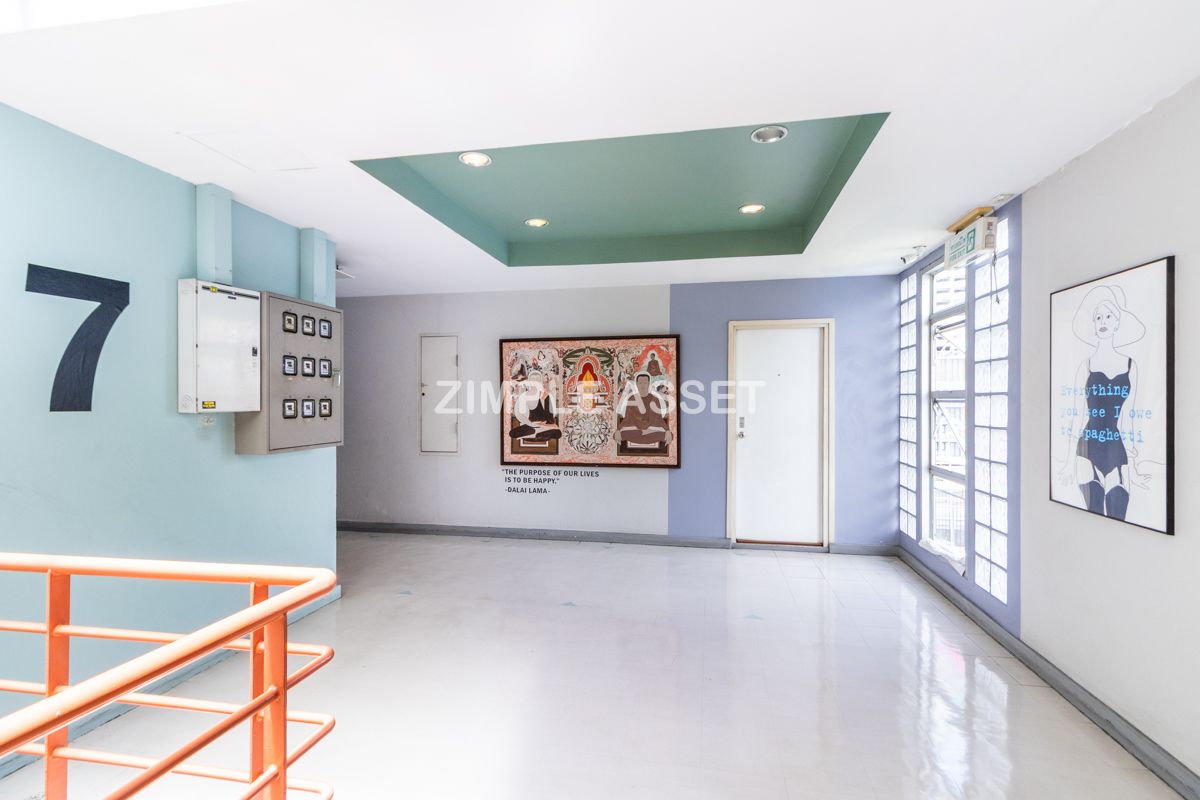 For RentSathorn, Narathiwat : Line ID: @zimple_asset Apartment on North Sathorn Road, Fully Furnished, ICONSIAM View, Quiet & Secure, near BTS Saphan Taksin, Short-term Lease Available.