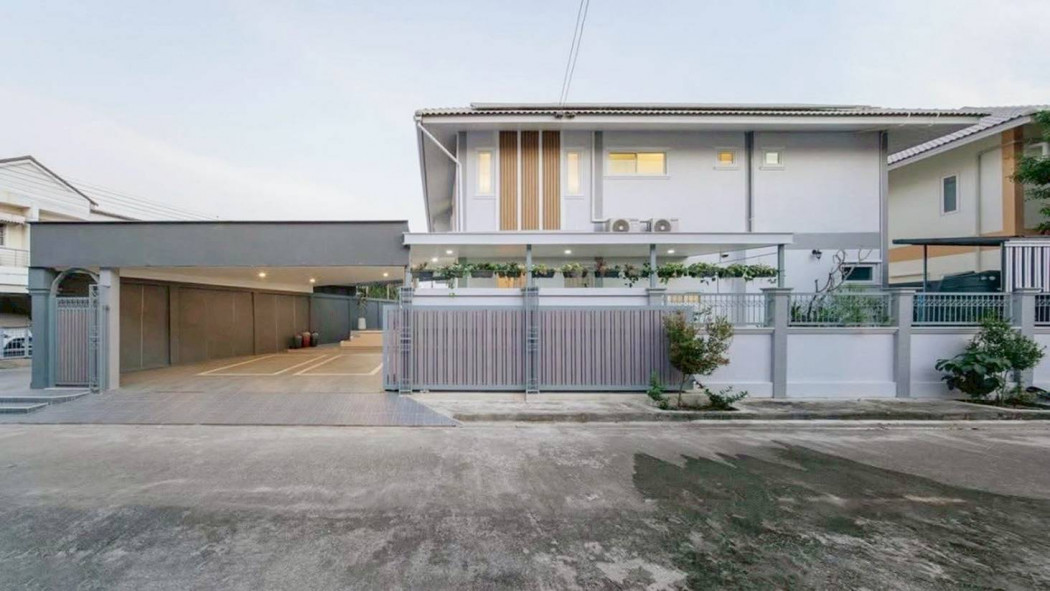 For SaleHouseChiang Mai : Single house for sale. This house has a warm, contemporary feel, perfectly combining modernity with a touch of classicism.
