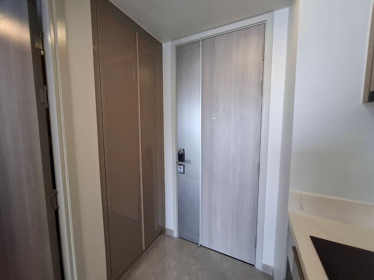 ขายคอนโดพระราม 9 เพชรบุรีตัดใหม่ RCA : ส่งต่อห้องจากโครงการ ห้องสตูที่กั้นส่วนแบบน่าอยู่