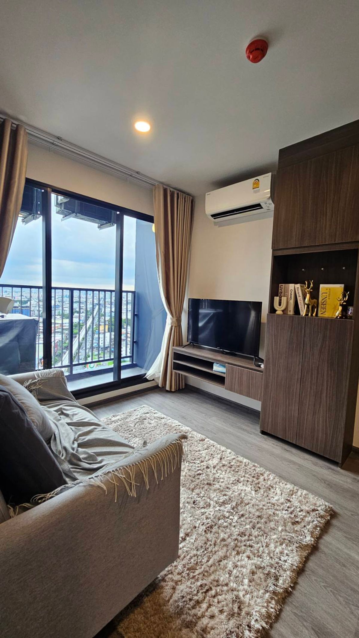 ให้เช่าคอนโดลาดพร้าว101 แฮปปี้แลนด์ : ให้เช่าคอนโด The Origin บางกะปิ ห้องสวย พร้อมเครื่องใช้ไฟฟ้าเฟอร์นิเจอร์ครบ