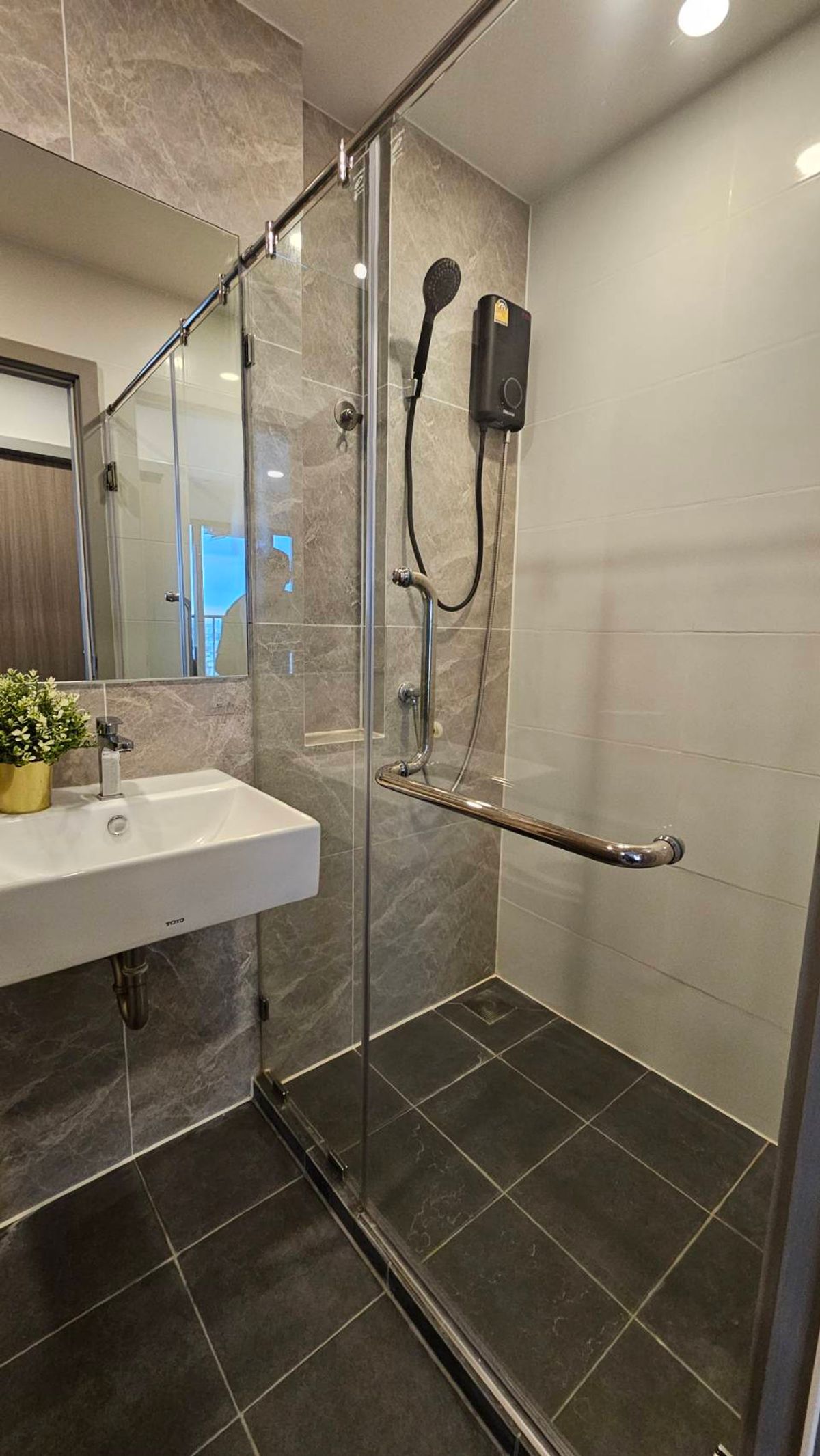 ให้เช่าคอนโดลาดพร้าว101 แฮปปี้แลนด์ : ให้เช่าคอนโด The Origin บางกะปิ ห้องสวย พร้อมเครื่องใช้ไฟฟ้าเฟอร์นิเจอร์ครบ