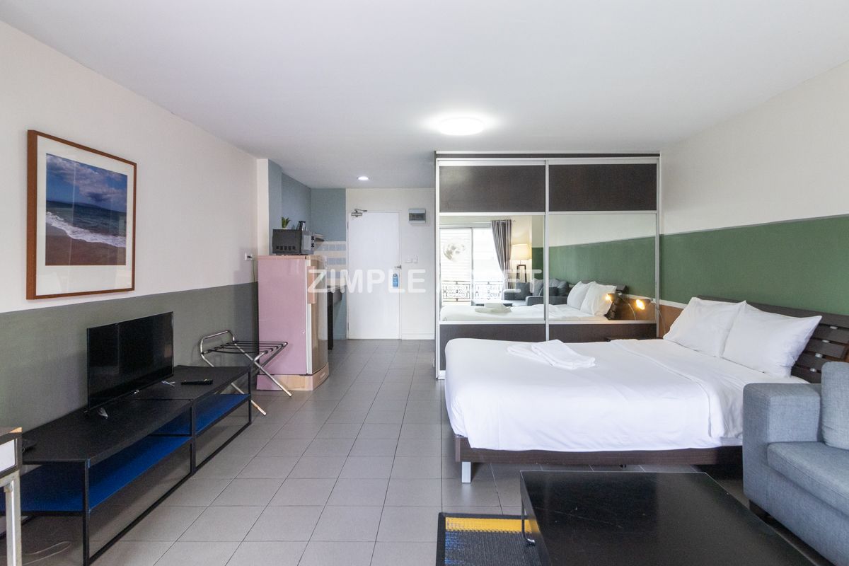 For RentSathorn, Narathiwat : Line ID: @zimple_asset Apartment on North Sathorn Road, Fully Furnished, ICONSIAM View, Quiet & Secure, near BTS Saphan Taksin, Short-term Lease Available.