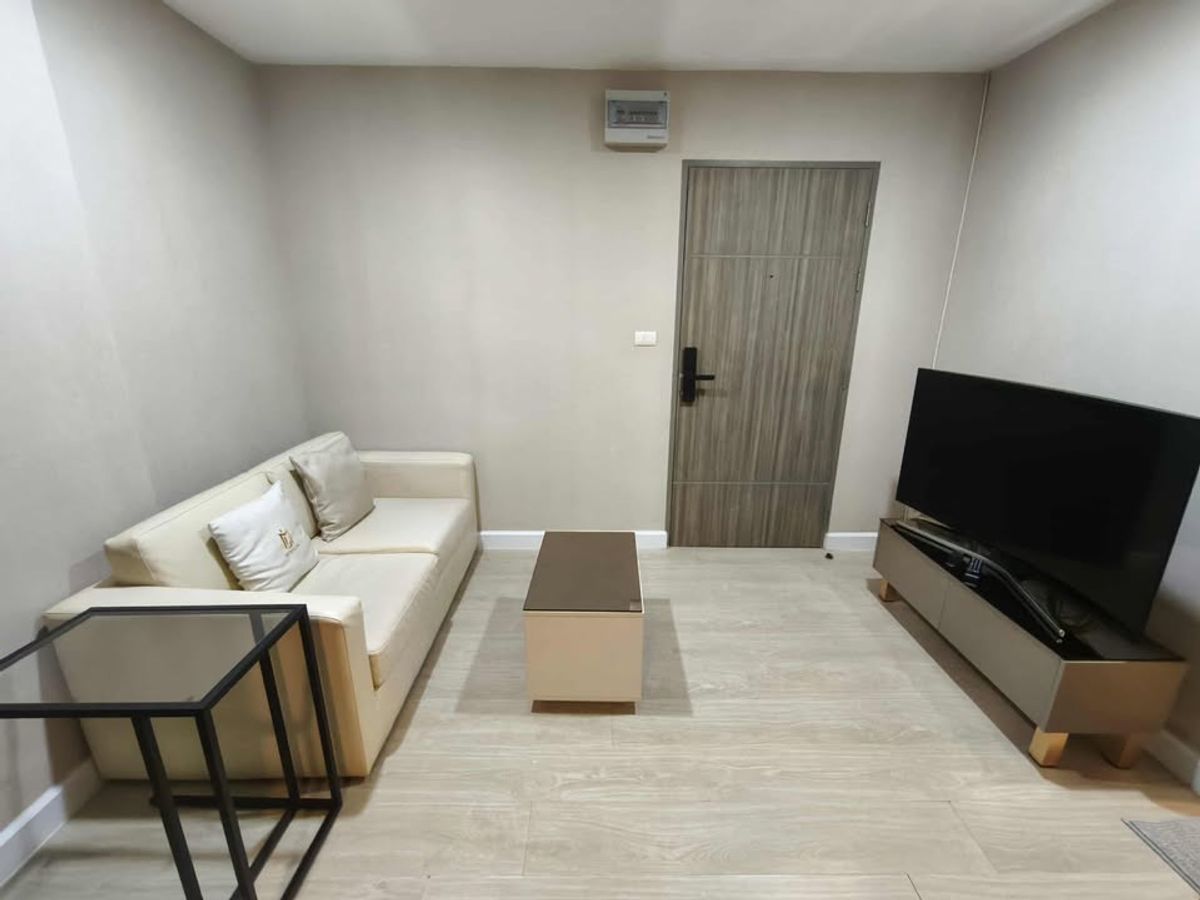 For RentCondoRatchadapisek, Huaikwang, Suttisan : Condo for rent at Metroluxe Ratchada, near MRT Huai Khwang.