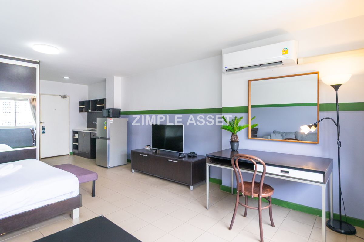 For RentSathorn, Narathiwat : Line ID: @zimple_asset Apartment on North Sathorn Road, Fully Furnished, ICONSIAM View, Quiet & Secure, near BTS Saphan Taksin, Short-term Lease Available.