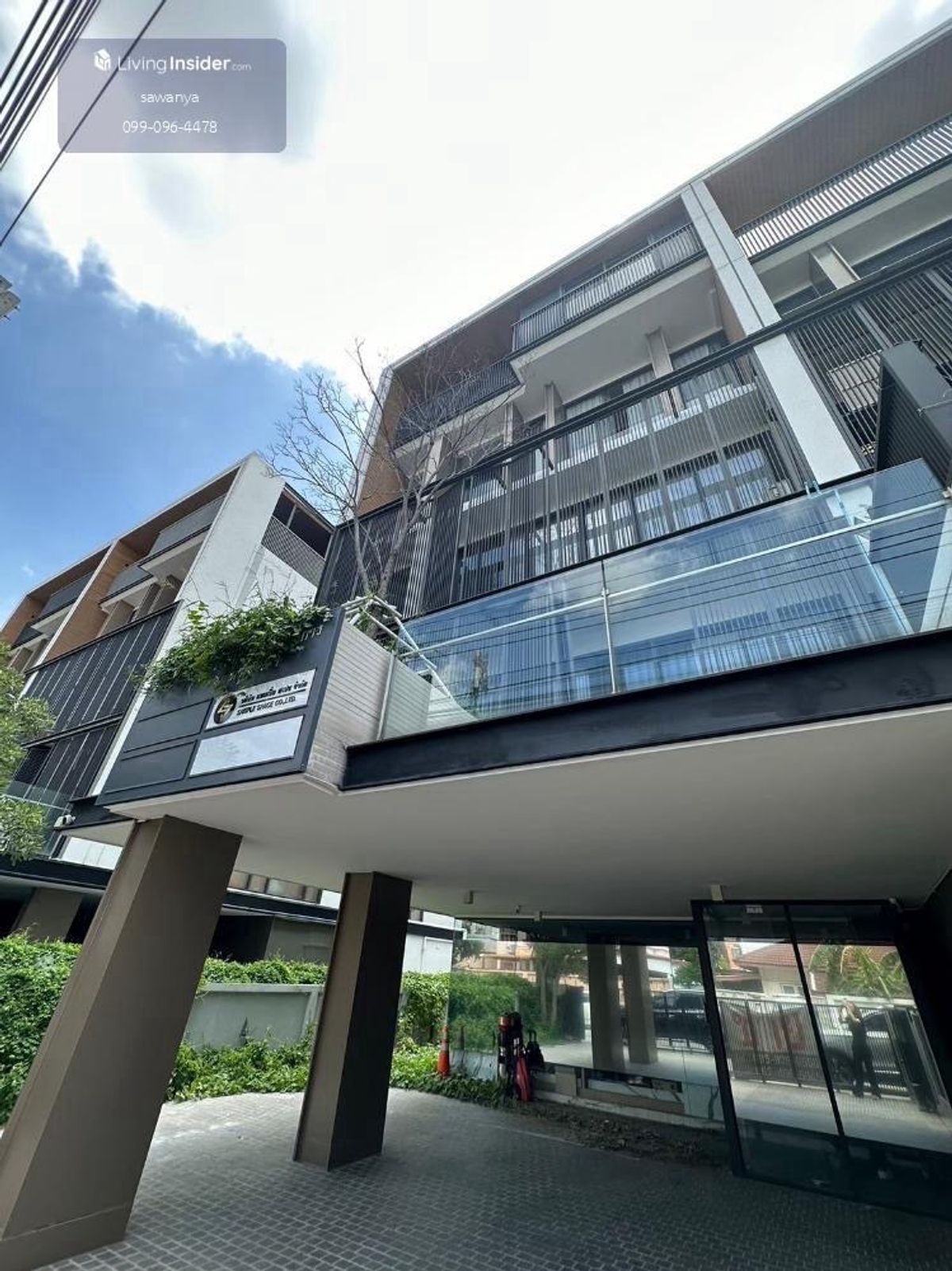 For RentHome OfficeRama9, Petchburi, RCA : The Element Rama 9 is only 150 meters near The Nine. 450SQ.M. 5 floors with elevators +KTV