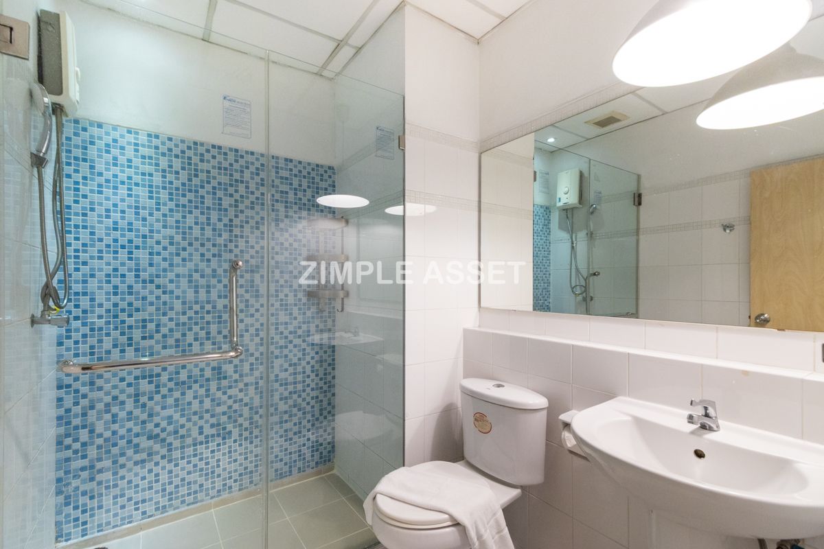 For RentSathorn, Narathiwat : Line ID: @zimple_asset Apartment on North Sathorn Road, Fully Furnished, ICONSIAM View, Quiet & Secure, near BTS Saphan Taksin, Short-term Lease Available.