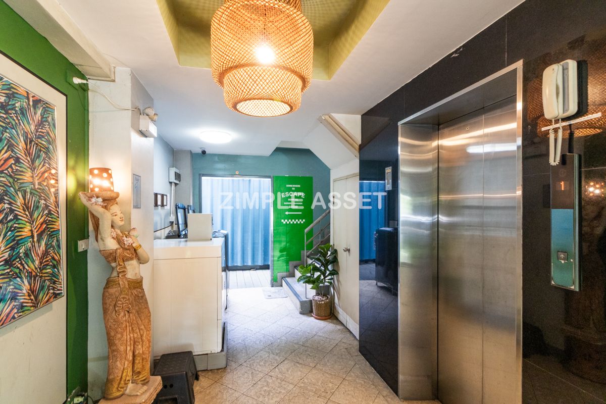 For RentSathorn, Narathiwat : Line ID: @zimple_asset Apartment on North Sathorn Road, Fully Furnished, ICONSIAM View, Quiet & Secure, near BTS Saphan Taksin, Short-term Lease Available.