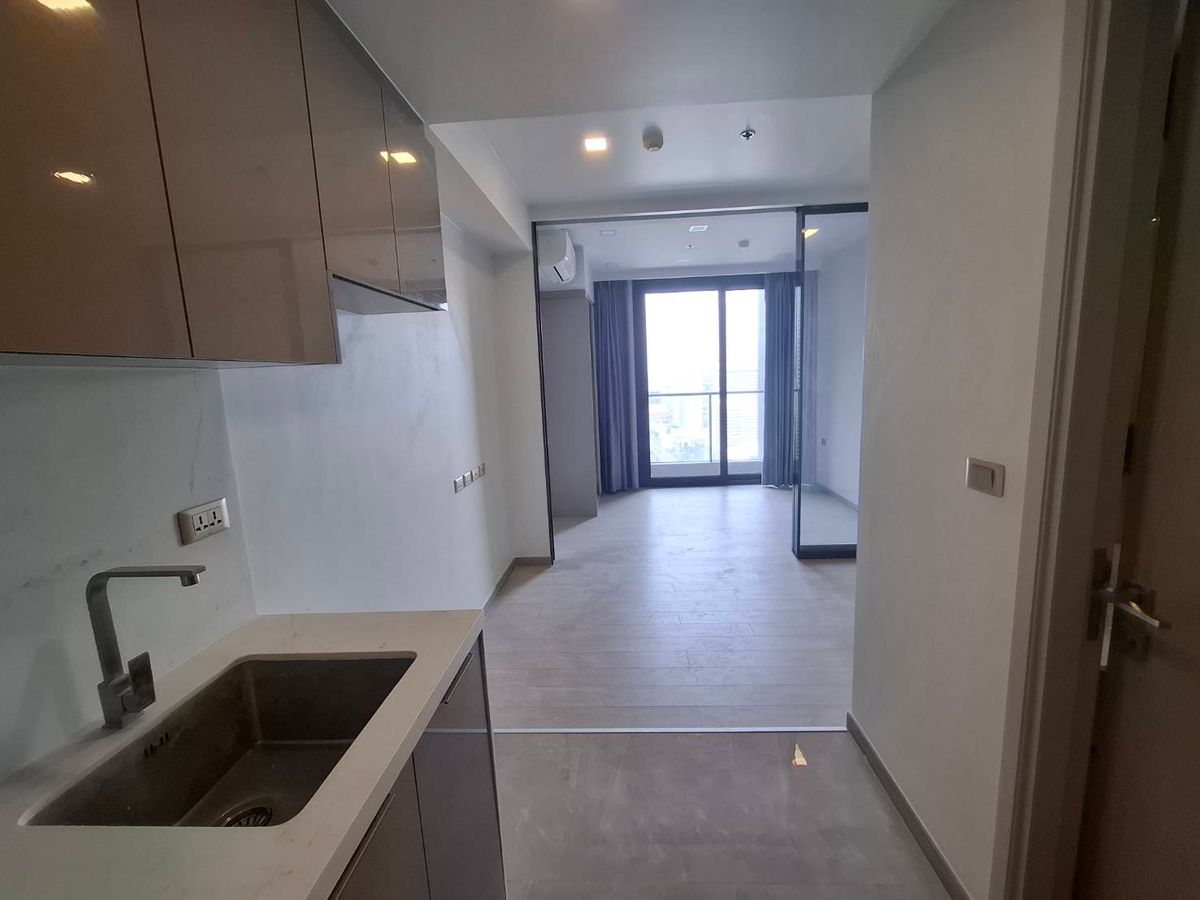 ขายคอนโดพระราม 9 เพชรบุรีตัดใหม่ RCA : ส่งต่อห้องจากโครงการ ห้องสตูที่กั้นส่วนแบบน่าอยู่